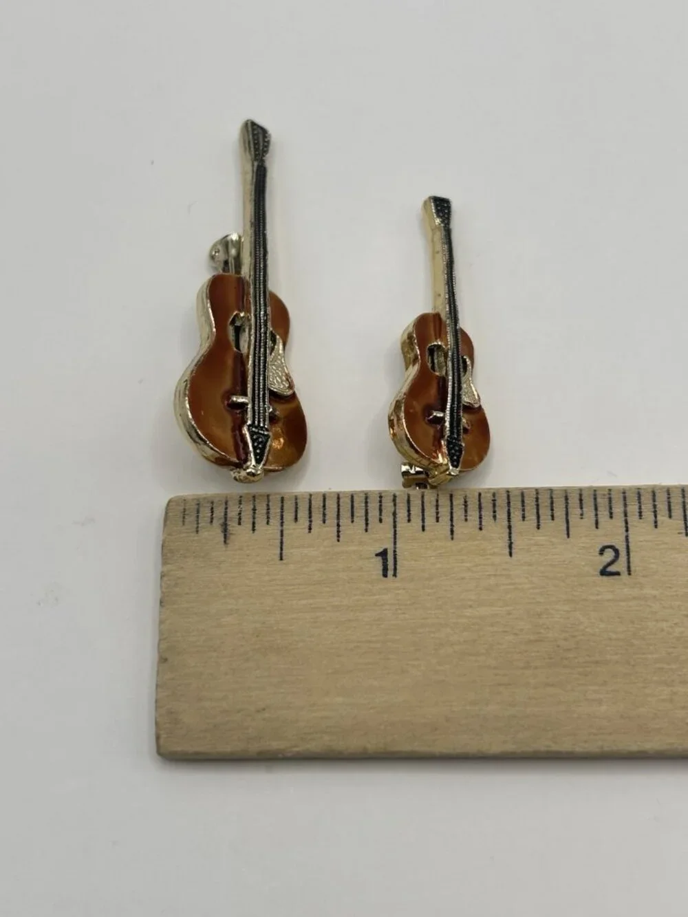 Vintage Guitar Brooch Pin Brown Enamel Gold Tone Set Of 2 Large And Small